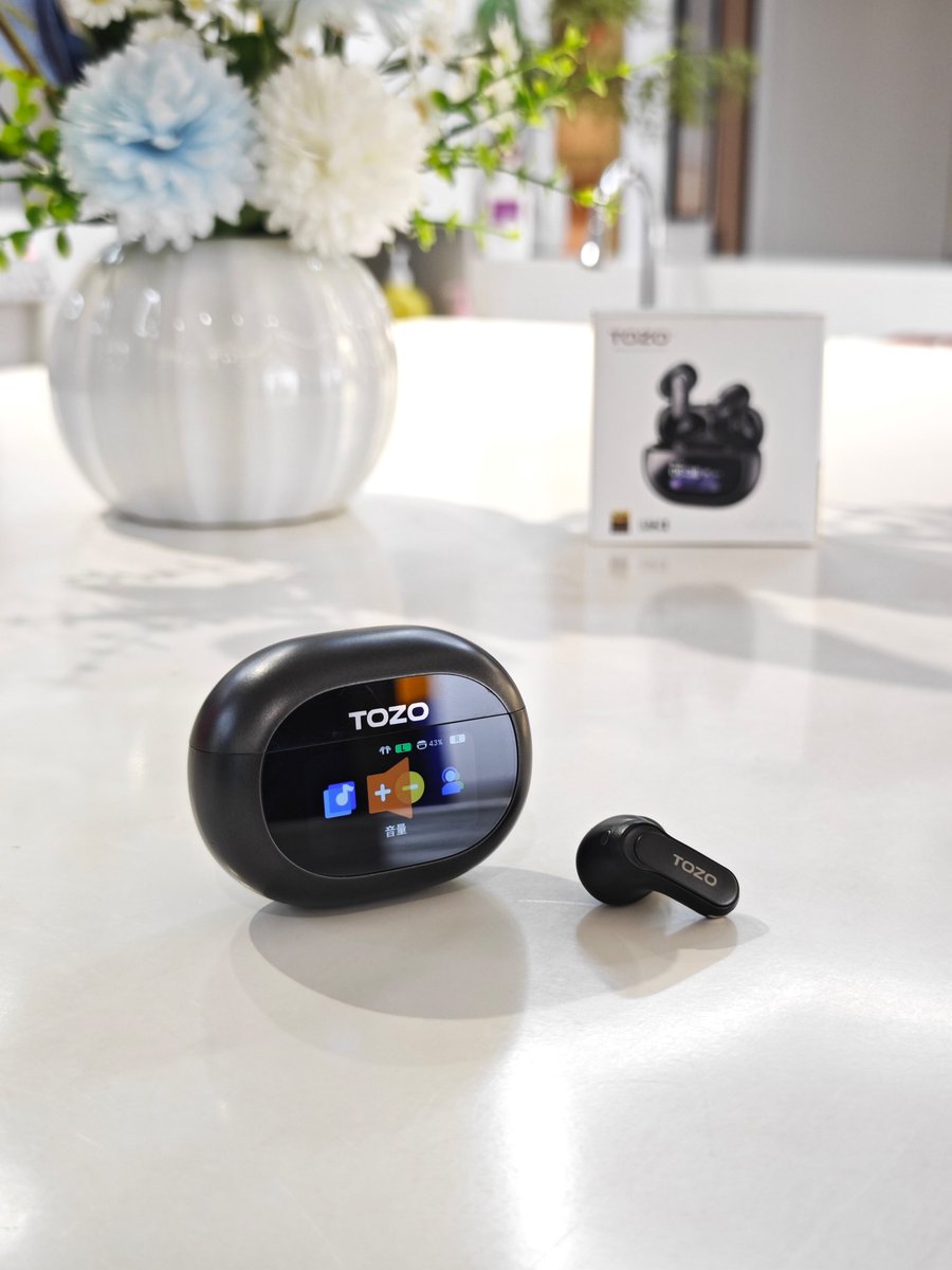 TOZO_OFFICIAL's tweet photo. My new audio sidekick is here, and it’s next-level 🎶
✅ Built-in touchscreen on the charging case
✅ One-tap volume, track control, and battery checks
✅ No more phone-in-hand chaos mid-commute
#TOZO #NC20PRO #TechThatWorks #EarbudsWithATwist #SmartAudio #TOZOAudio https://t.co/4qlojtQH1L