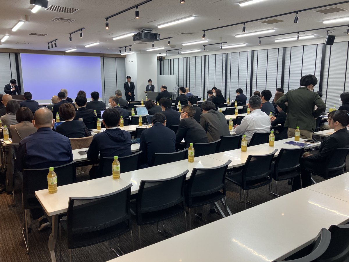 Building_Manag's tweet photo. こんちには、総務課です。
本日は、当社の事業計画発表会を実施いたしました。
これまでの取り組みを振り返るとともに、今後の成長に向けたビジョンと具体的な戦略を共有する貴重な機会となりました。
変化の激しい時代の中でも、挑戦を続け、新たな価値を創造し、地域社会の発展への貢献を目指してまいります。

エフ・ビー・エムを引き続き、よろしくお願いいたします。