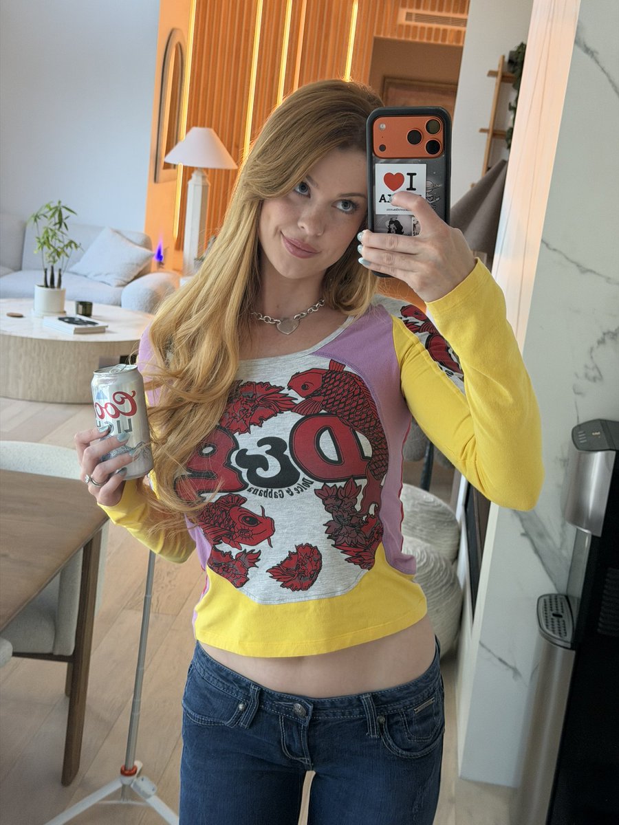 Elly Clutch tweet media