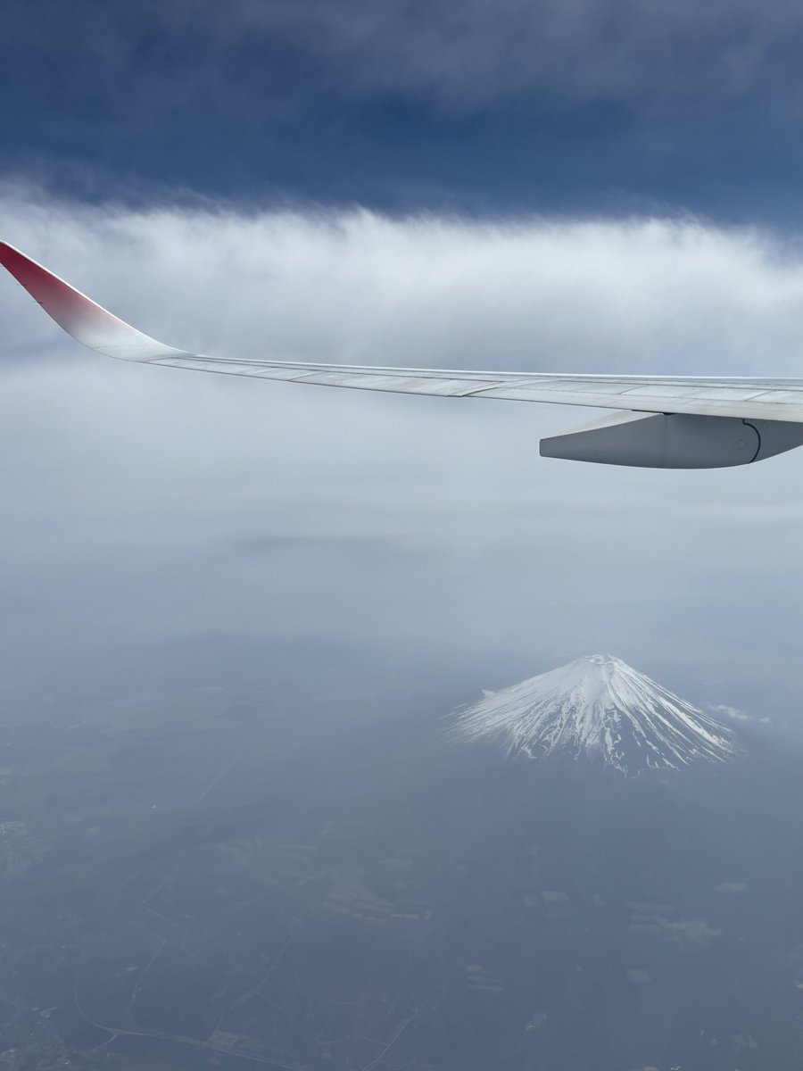 812sff's tweet photo. 富士山
#JAL 
#A350-900 https://t.co/jDtZQNEHUN