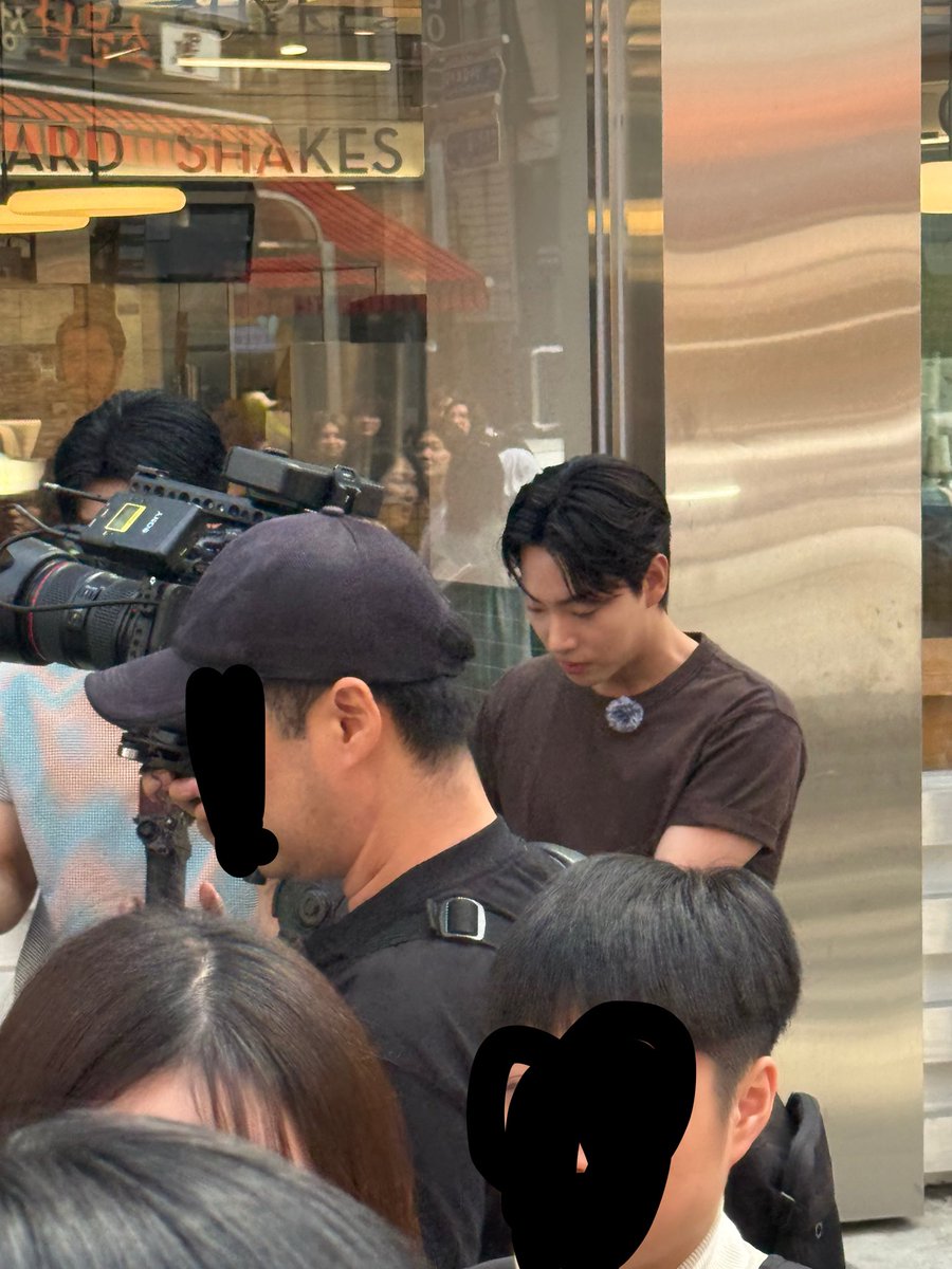 성수에서 온앤오프 이션 와이엇 봄ㅎㅎ
는 내 친구가ㅜㅜ