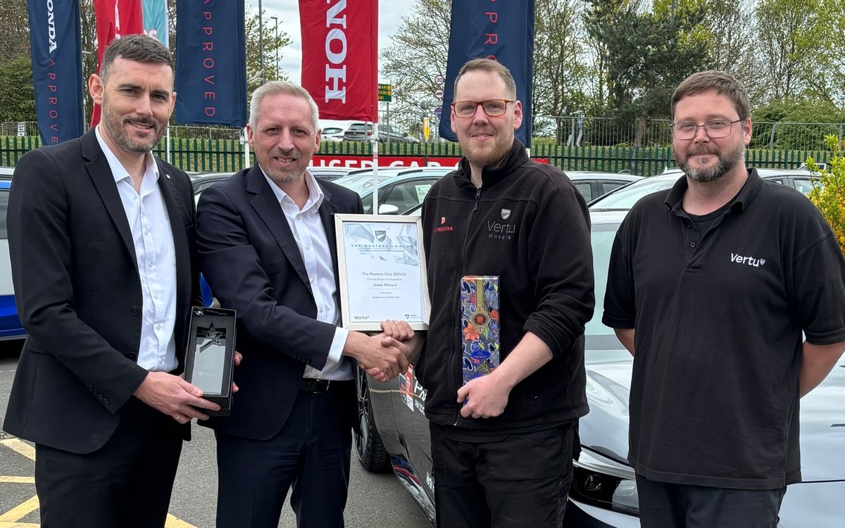 VertuCareers's tweet photo. Congratulations to Adam Milward from Vertu #Honda #Derby on being named as Apprentice of the Year in the Vertu Masters Awards!

🔗- https://t.co/qjYhT6S8KO

#Awards #Masters #Recognition https://t.co/3BWHSWDQS9