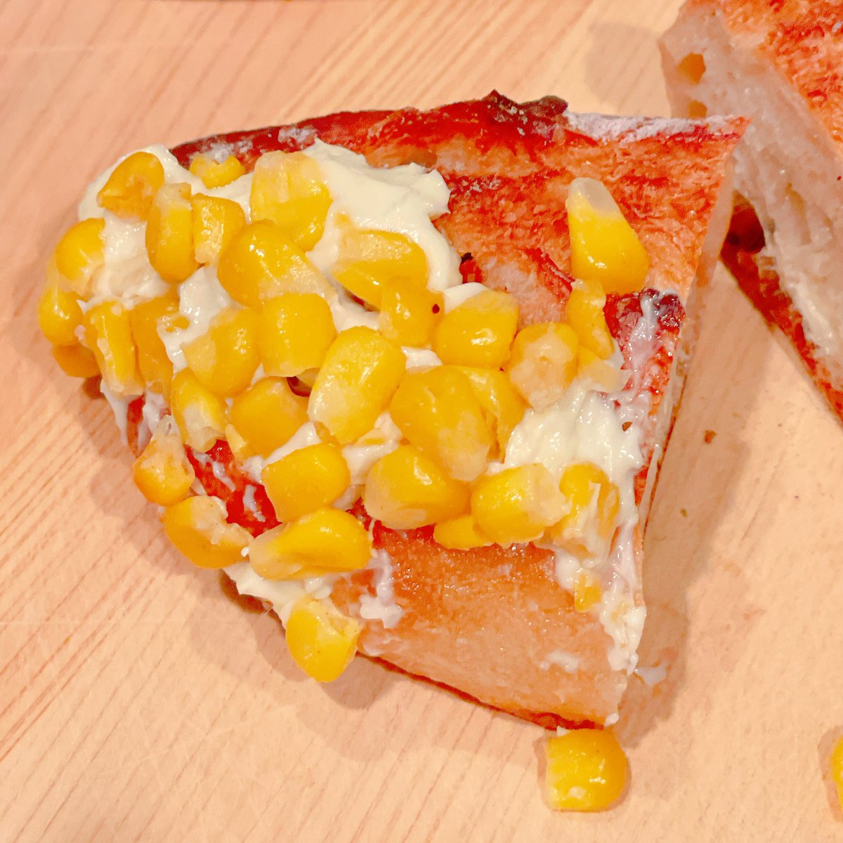 気になってたパン屋さんにやっと行けて味見したけどめっちゃおいしい〜！！
もちむぎゅっ、じゅわ〜🤝