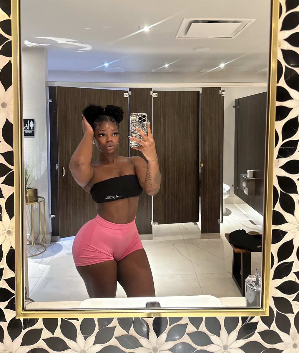 Mayhoekage Clara Johnson tweet media