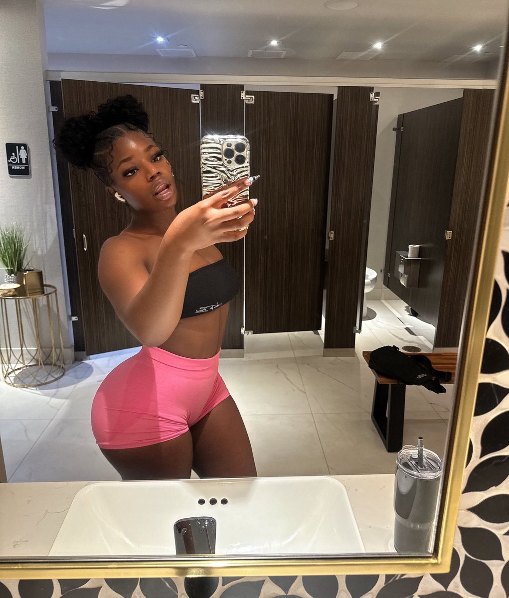 Mayhoekage Clara Johnson tweet media