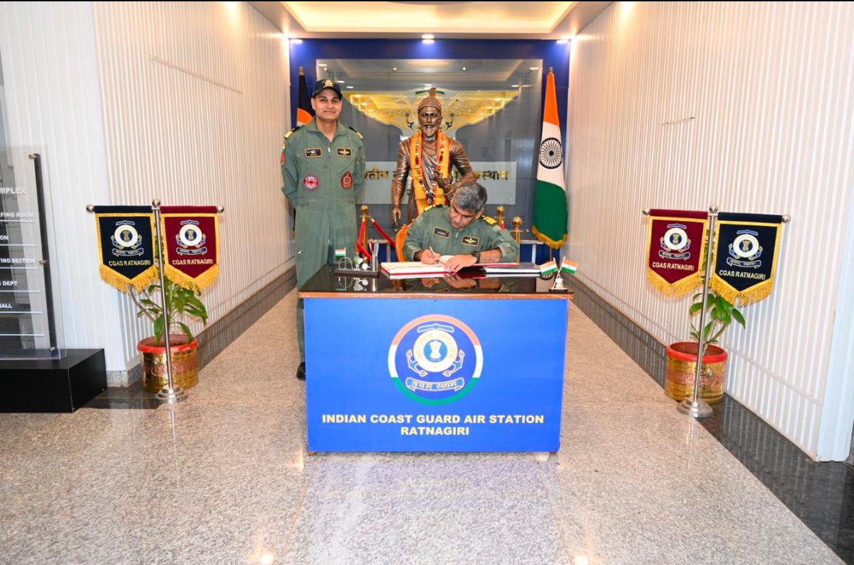 IndiaCoastGuard's tweet image. A combined @IndiaCoastGuard and #IndianAirForce ( Directorate of Aerospace Safety) team, led by DDG(AV), #CGHQ, #NewDelhi, successfully concluded the maiden operational outreach at Coast Guard Air Station, #Ratnagiri on 16 Apr 26. The visit facilitated the exchange of best