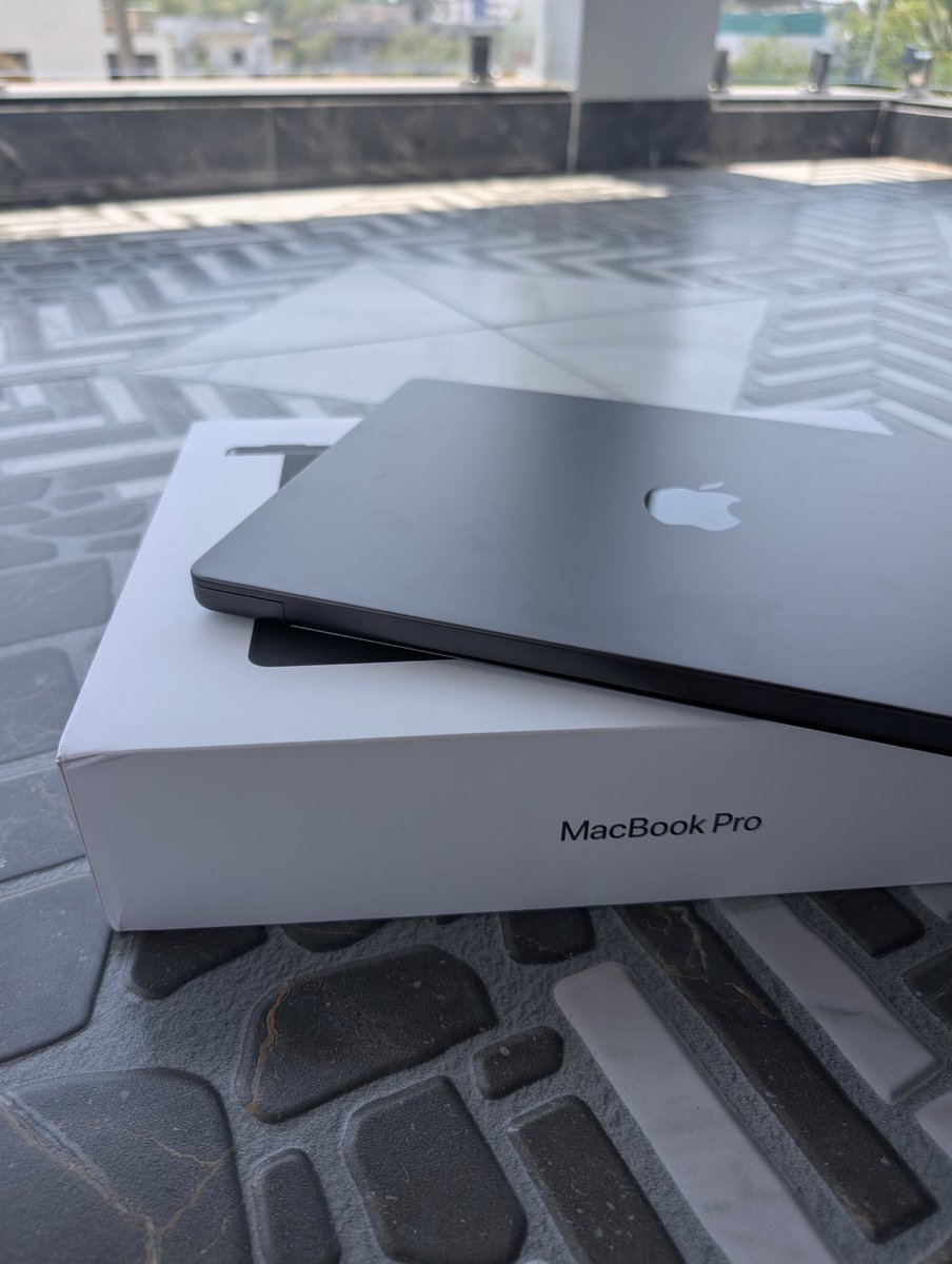 shreyas_chavhan's tweet image. Never in my wildest dreams ever I could imagine I'll own this beast. But here we are: 

MacBook Pro (M5 Pro Chip) Nano Texture Display.

#hardwork does pay off. All because of  #bugbounty