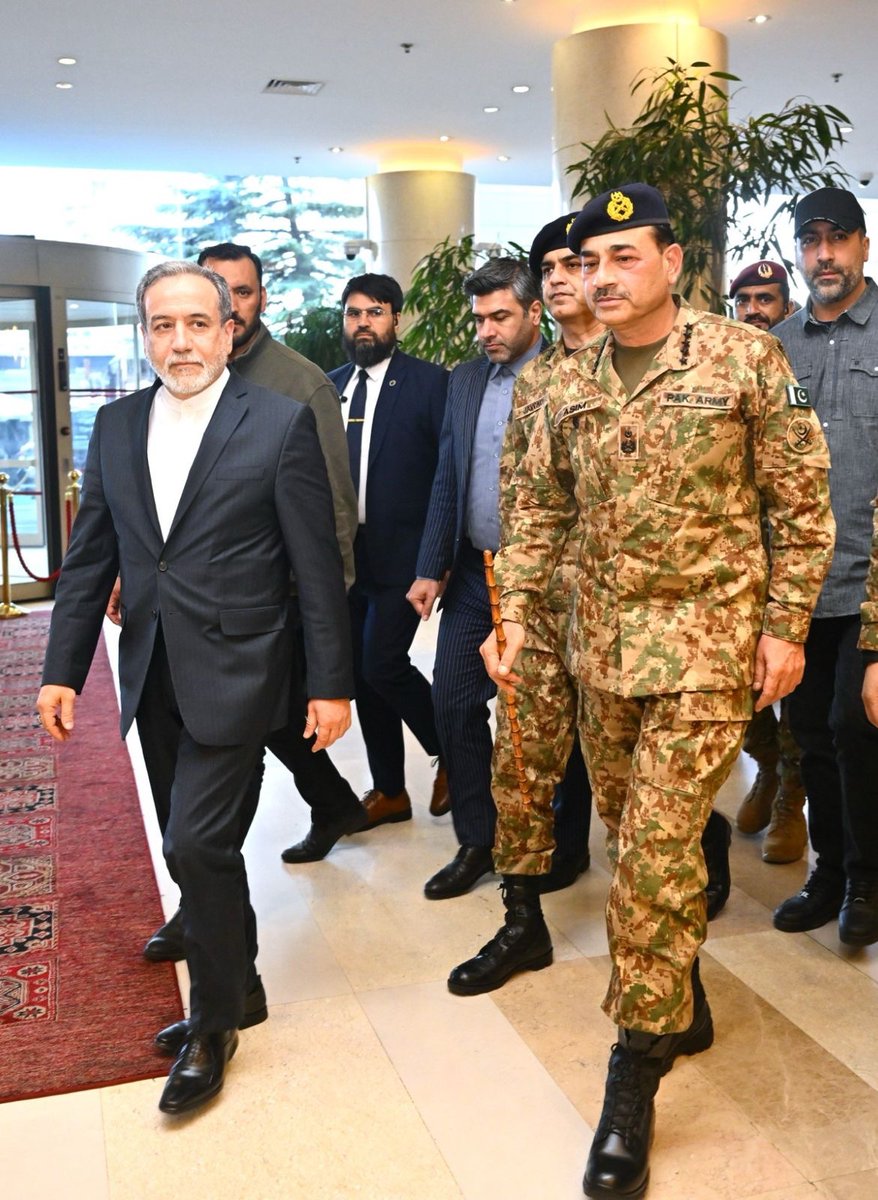 SUNOFM894's tweet photo. #BreakingNews 
A brief video released by Iranian Foreign Minister Abbas Araghchi has once again drawn global attention to Pakistan’s Army Chief, according to an Associated Press report.
#Iran #Pakistan #GlobalAttention #APNews https://t.co/sNPInIVyTn