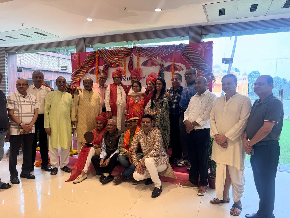 VivekGuptaAITC's tweet image. Few moments from Rajasthan Diwas organized by @SanmargHindi  
Celebrated the vibrant spirit, rich culture, and timeless traditions of Rajasthan.

#RajasthanDiwas #JaiRajasthan #CommunitySpirit #Culture #Tradition #Unity #Celebration #Pride #Rajasthan #WestBengal #Kolkata #Sanmarg