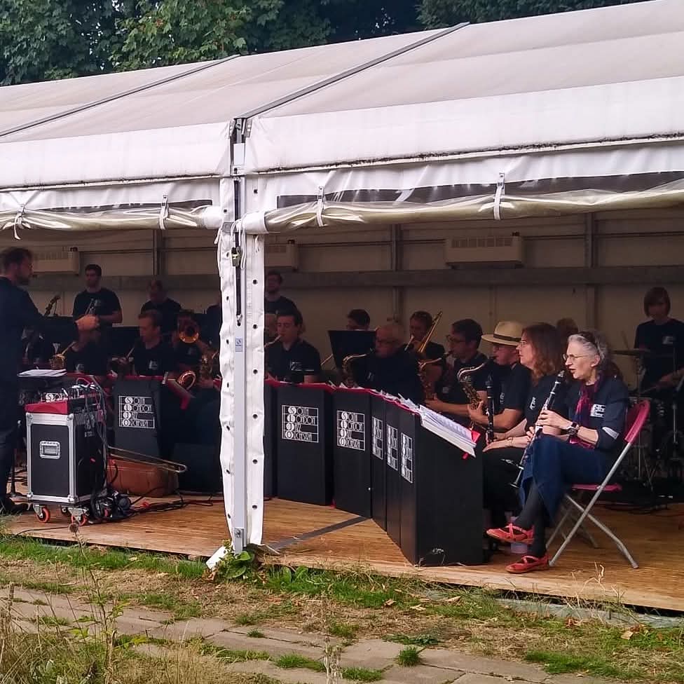 tootingnewsie's tweet image. Jazz on the Lawn returns to #Tooting on Sunday 7th June – save the date! 🎷🎶🎸

Head to #Streatham Park Bowling Club (Pringle Gardens, SW16 1SH) where the South London Jazz Orchestra @SLJO_London will be entertaining the community once again.

More info: furzedown.net