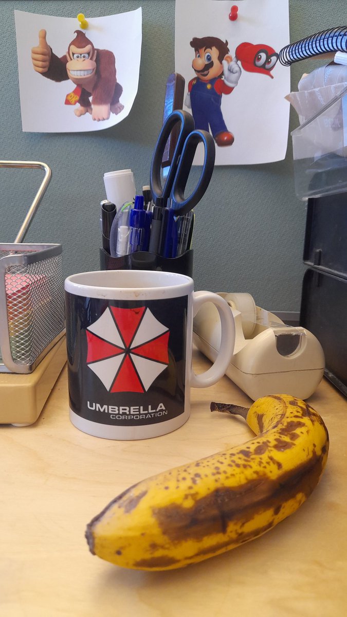 SwedishGamester's tweet image. #GoodMorningWorld! Finally, it's #friday again, and the #sun is shining! 🌞
But it's still very #cold in the morning so have to use my #WinterJacket, and there's a risk of #rain in the afternoon so brought my #Umbrella just in case! 😅
#FunTrivia; Anyone know where my hat's from?