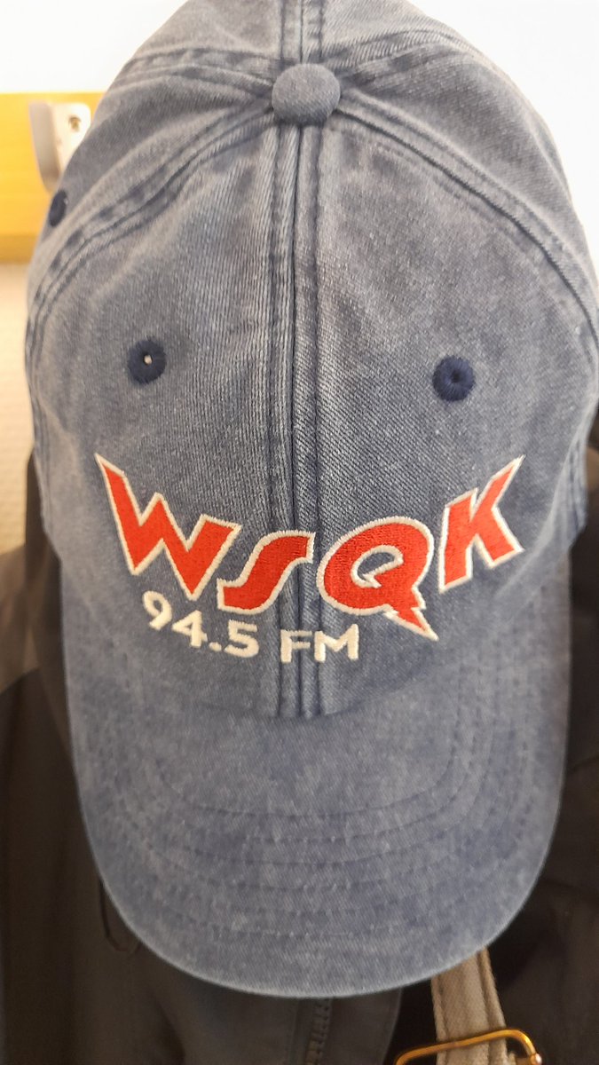 SwedishGamester's tweet image. #GoodMorningWorld! Finally, it's #friday again, and the #sun is shining! 🌞
But it's still very #cold in the morning so have to use my #WinterJacket, and there's a risk of #rain in the afternoon so brought my #Umbrella just in case! 😅
#FunTrivia; Anyone know where my hat's from?