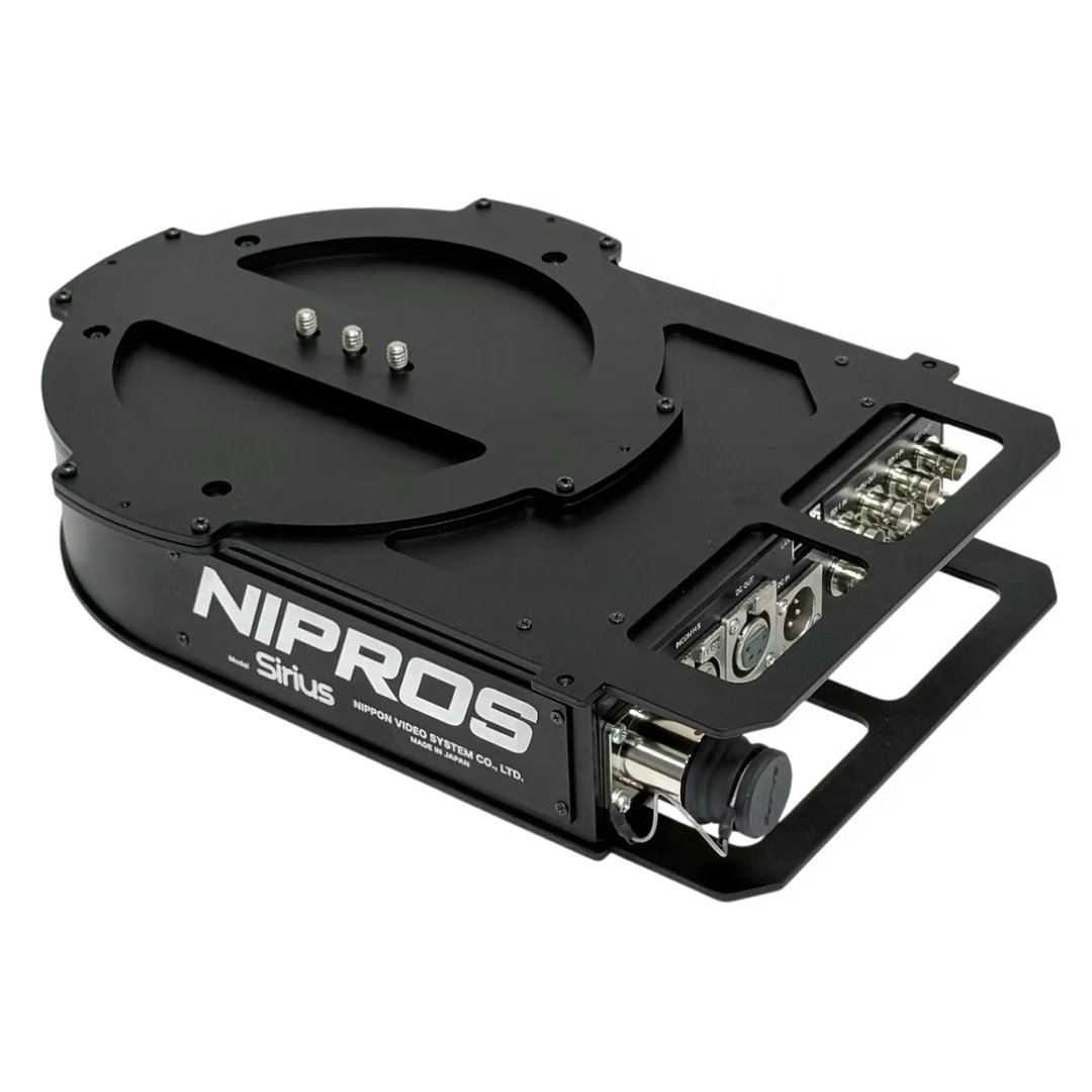RAID_jp's tweet photo. 【新製品】NIPROSから待望のPTZ用光伝送「SIRIUS-PTZ」が登場！

カメラの底部に直接装着可能。電源・映像・制御・同期信号を、わずか1本の光ファイバーケーブルで長距離伝送できます。
ケーブルの煩雑さや距離制限といった従来の課題を解消し、大規模な中継車（OBバン）やスタジオ環境へのリモートカメラのスムーズな統合を実現します。

SIRIUS-PTZ
https://t.co/cHQSqS1JBm