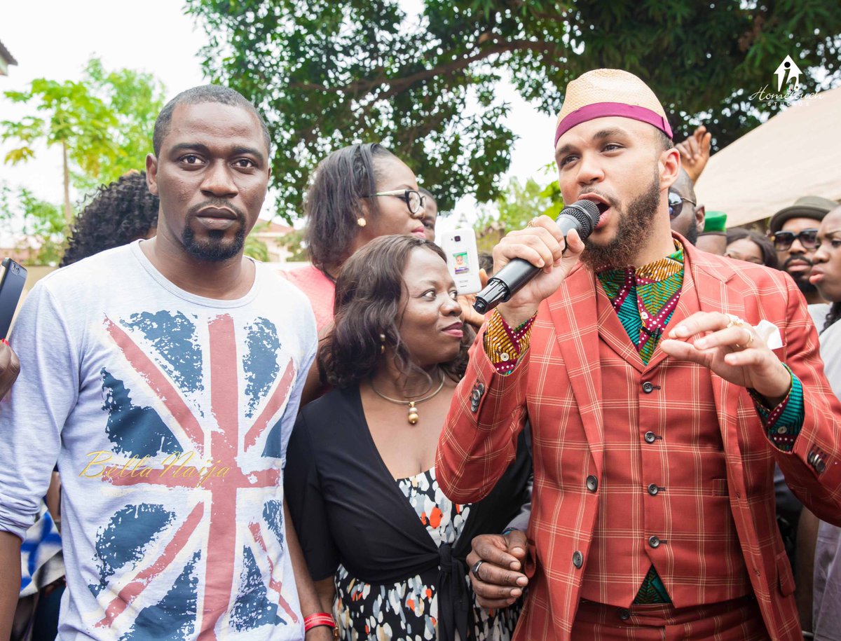 Femzydr0's tweet photo. In 2016, Popular Nigerian American Artists Jidenna visited Enugu state his ancestral hometown, where he launched a scholarship program in Enugu state university, built Schools and empowered over 2000 youths, his program has helped so many young people in the state, he was honored with a chieftaincy title, & he promise the people of his village that he will always visit them, He visited them again in 2019, 2021, & he’s currently planning to visit them in 2026.