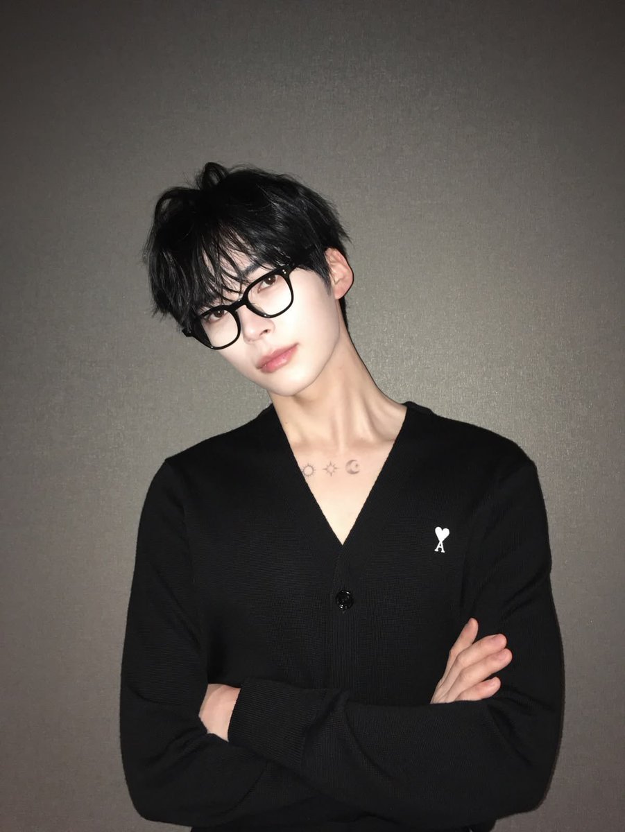 성한빈 쇄골 tweet media