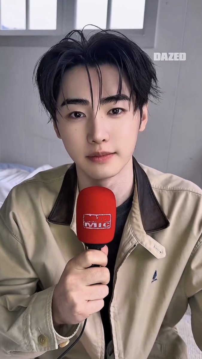 하 진짜 너무 귀엽게 생겻다..