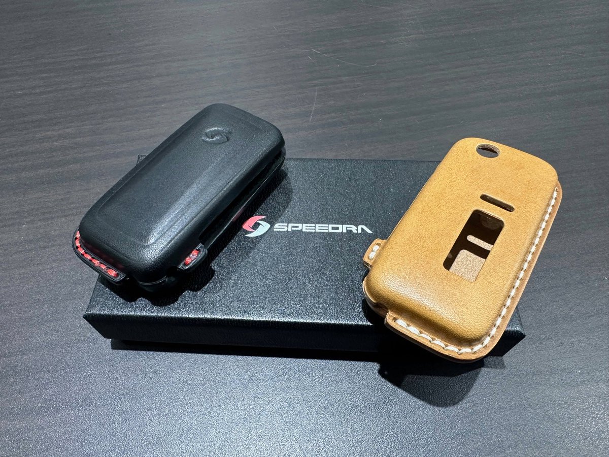 HD_Ryugasaki's tweet photo. #SSK ＃SPEEDRA 様より #CB1000F のスマートキー対応のケースが当店でも入荷されました！
全2色でスマートキーがぴったり収まるタイプ！
ガソリンの給油時に必要なジャックナイフキーもケースに入れたまま出せる形状となります！
各￥６６００(税込)で販売中！
気になるお客様は龍ケ崎店まで！！
#新作 https://t.co/ldgSl5bx5D