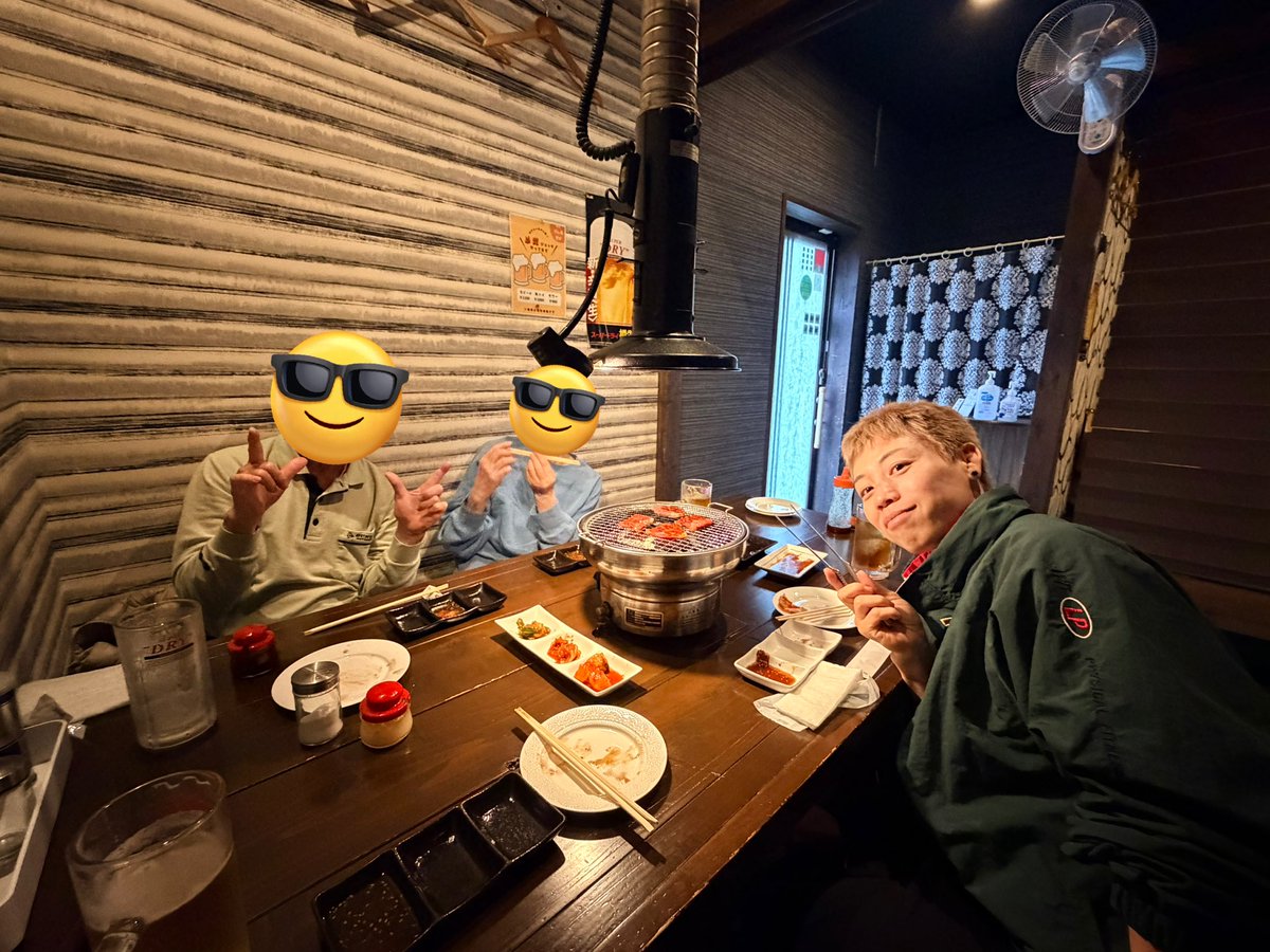 kk331ayaka's tweet photo. 実家弾丸1泊！
家族でご飯🍚
おかんと水族館🦭 https://t.co/yjXSJgRMgk