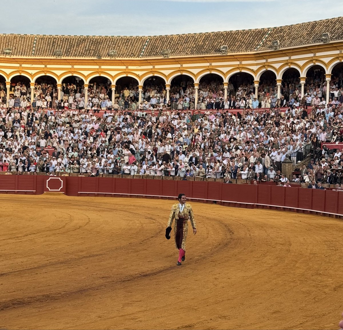 Y como cantaba Manuel Molina: “No despertadme del sueño, campanas de la Giralda”

Gracias Morante por tanto