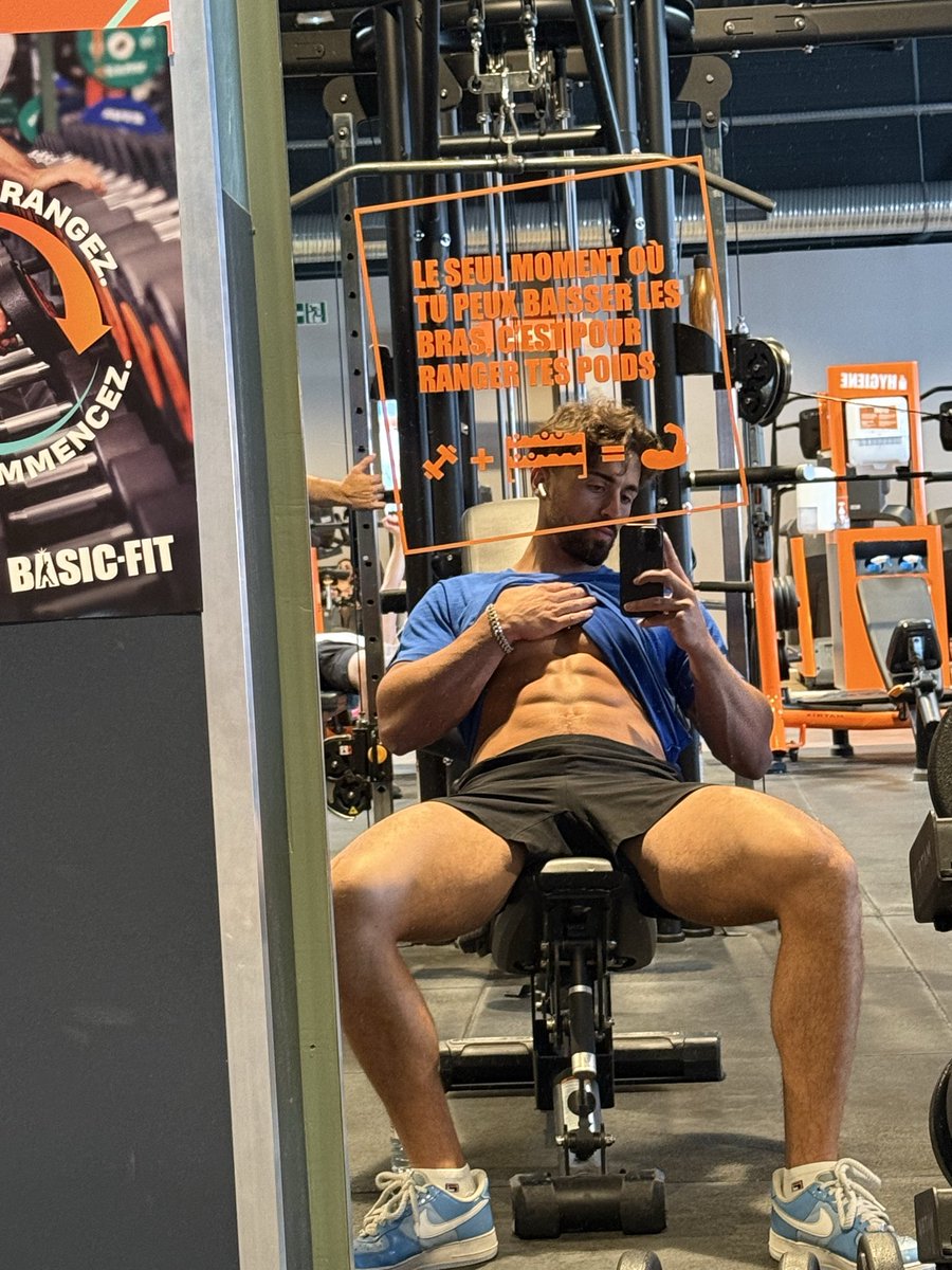 Flex Uri tweet media
