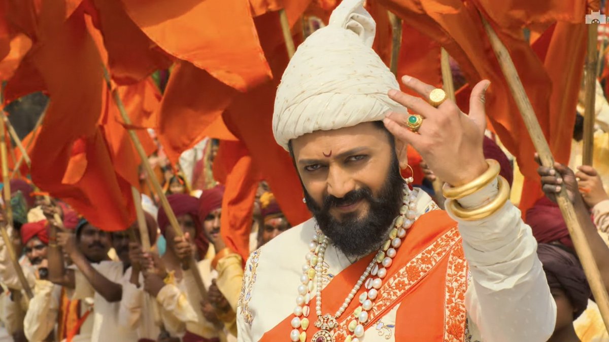 Vikrant130801's tweet photo. रयतेत वावरताना महाराजांच्या डोळ्यात, चेहऱ्यावर एकंदरीतच बॉडी लँग्वेजमध्ये उगाचचवक्रोध आणि आक्रमकता न दाखवल्याबद्दल विशेष आभार @Riteishd आणि टीम! रयतेत वावरताना महाराजांच्या डोळ्यात प्रेम, वात्सल्य, जिव्हाळच असणार...
#राजा_शिवाजी https://t.co/aalre91OXY