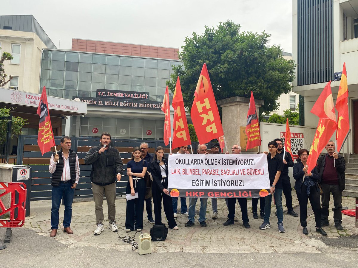 📍| İzmir

Halk Kurtuluşçu Liseliler olarak HKP İzmir Gençliği tarafından 14-15 Nisan okul saldırılarına karşı, İzmir İl Milli Eğitim Müdürlüğü önünde düzenlenen eyleme katıldık.

Çocukların ölmediği devrimci, demokratik halk iktidarını kuracağız!