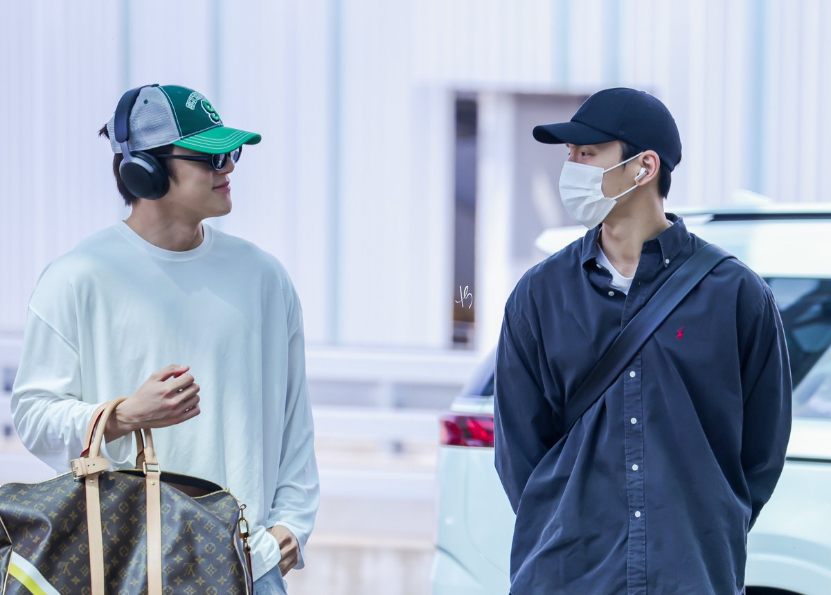 260417 인천출국

뭐지.. 민혁이 등치가 셔누보다 큰거같은데..
착시인가?🤔

#셔누 #민혁 #몬스타엑스