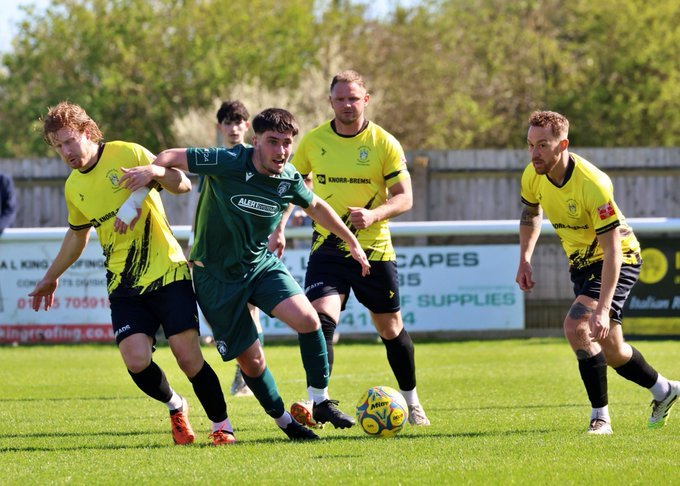 swsportsnews's tweet image. TOMORROW'S 
regional football fixtures today 
southwestsportsnews.com/football/fixtu… 
#supportlocal #SouthFootball #WestFootball #SWFootball 
⚽️📷©️ @dungey2002