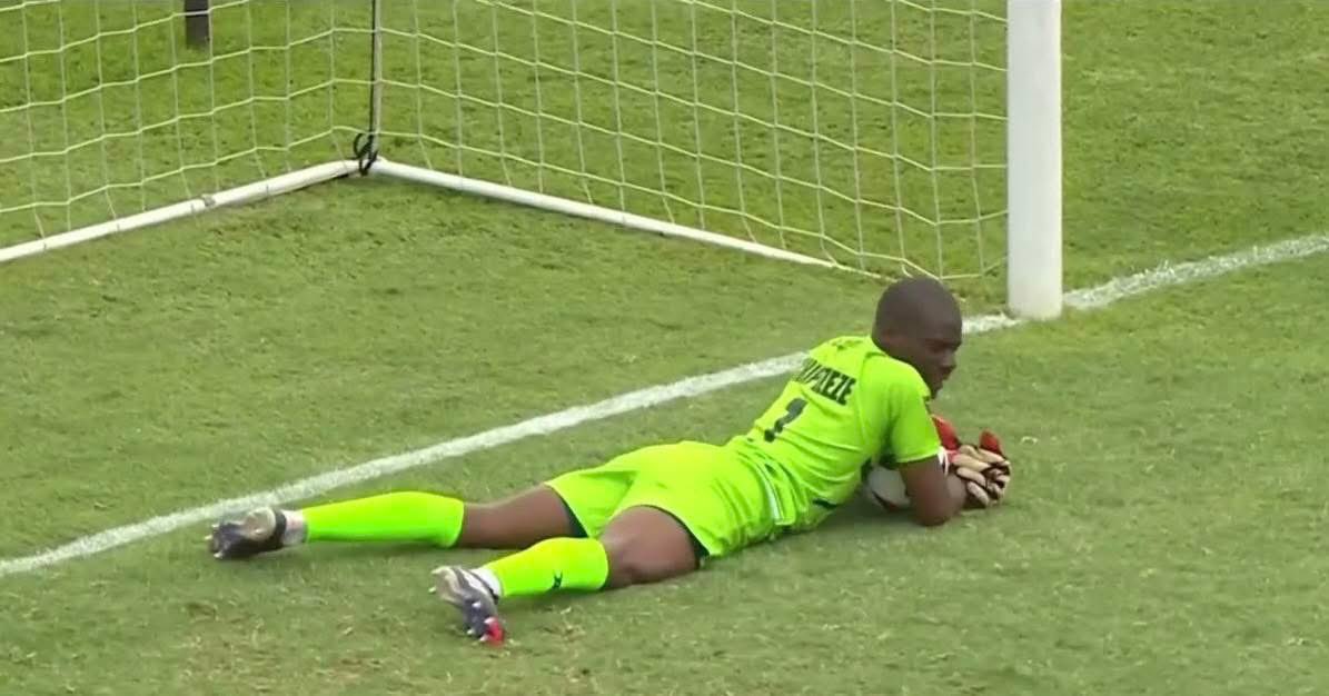 Orlando Pirates sold out the Arena without any top 3 teams

Sundowns sold out Blue bulls loftus

We are waiting for translator football to sell out FNB stadium 🏟