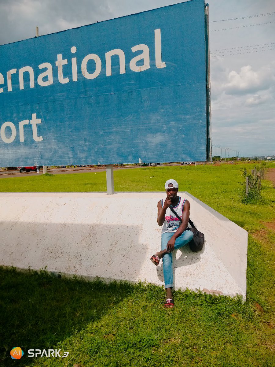 stevoh_jatugo's tweet photo. anyone around hii are ajitokeze tupige story kidogo......"kisumu international airport " https://t.co/VTy7P2CUAU