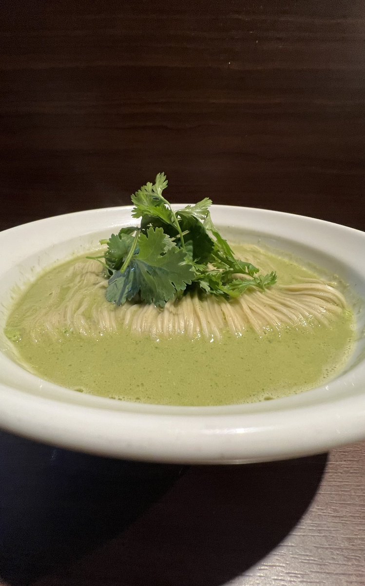 本日4/17(金)夜営業のメニューです

【煮干蕎麦】
・伊吹と黒鯵煮干ソバ(伊吹島沖産いりこ、境港黒鯵煮干)
・銀鱗媛いりこ蕎麦(愛媛燧灘産白いりこ)
・【10食程】ゆーたのパクチーニボシソバ(芸人ハヤブサマンの江戸野菜パクチー×伊吹平子)
・プレミアムニボプレッソ(伊吹いりこ中羽、オリーブいりこ)