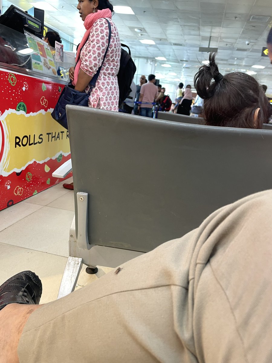 Debiprasad_m's tweet photo. @aaibpiairport pls install some fly zappers near food stalls. The condition is horrible at Gate No-2. https://t.co/XDVoVDE1Bd