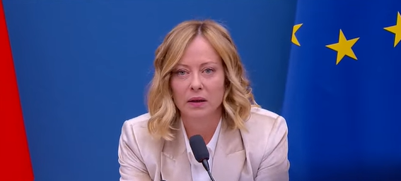 Class CNBC tweet media