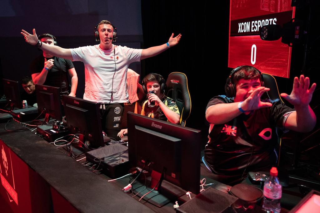 katylgordon's tweet photo. One of my favourite events early in my photography journey was working a Gears 4 tournament. So long, EGL. https://t.co/tPlGZpJij1