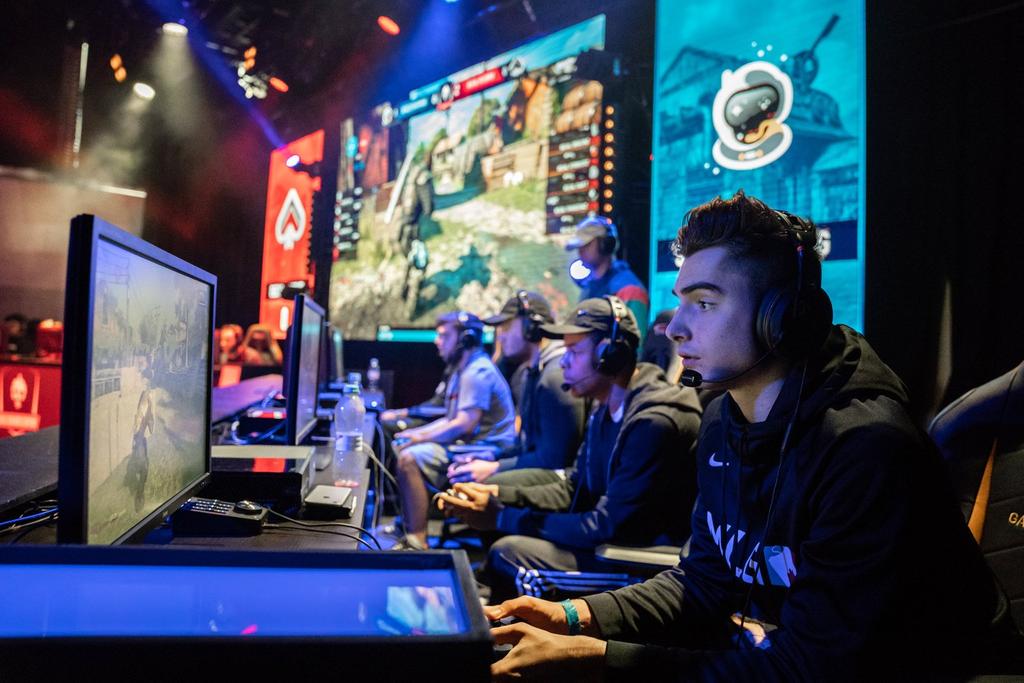 katylgordon's tweet photo. One of my favourite events early in my photography journey was working a Gears 4 tournament. So long, EGL. https://t.co/tPlGZpJij1