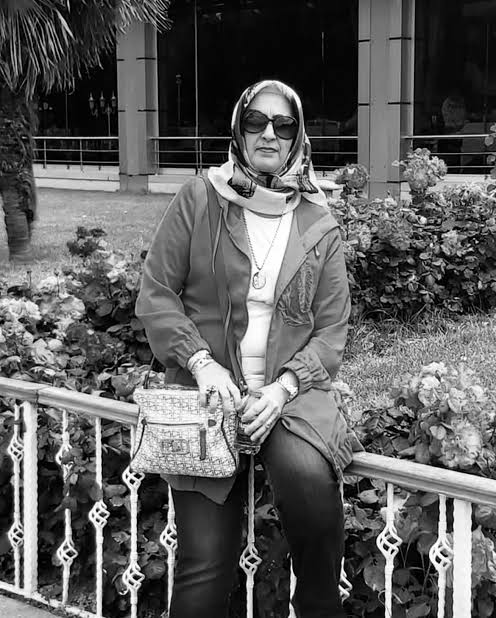 Ayla öğretmen bir Milli Kahramandır.

#millikahraman