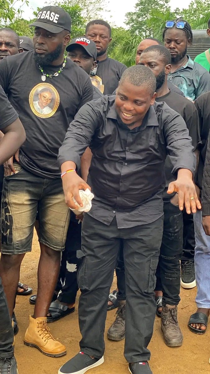 unique A'wears tweet media