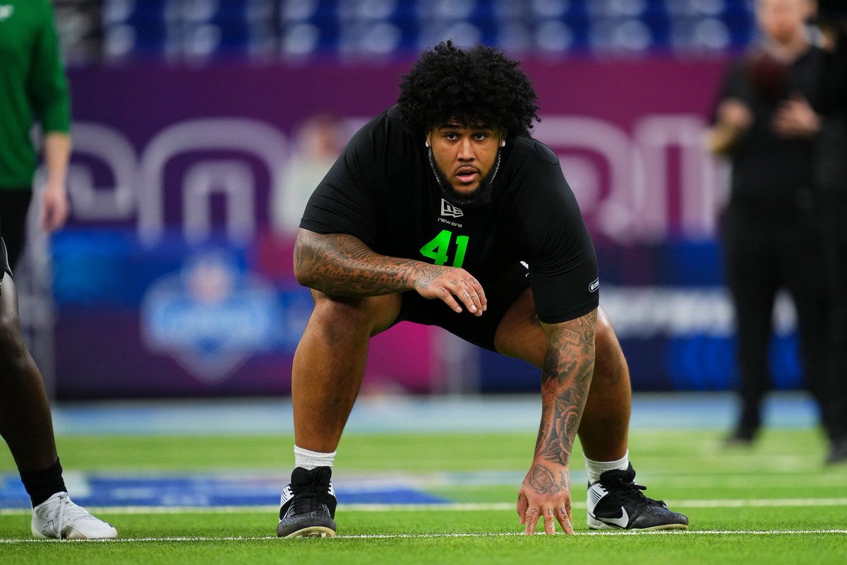 draftlives_here's tweet image. Where there’s smoke, there is fire.

It is increasingly likely that #Bama OT Kadyn Proctor gets selected within the top 15 picks. The Dolphins, Browns and Rams are very intrigued by the mammoth tackle, per source

Can we see a similar late rise that JC Latham had 2 drafts ago? 👀