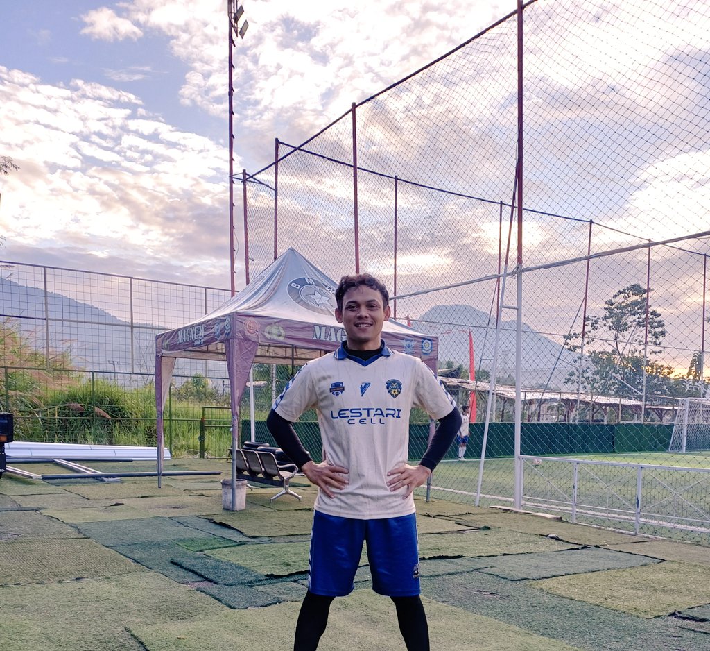 chatno23's tweet photo. Laahhhh....

Mirip jersey tim sy ini mah.

😅😅😅 https://t.co/tlUirYa1Yr