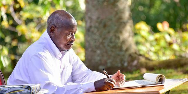 President Yoweri Museveni emphasized that the Parish Development Model (PDM) should be used as a key tool to reduce poverty and improve the living conditions of the most vulnerable communities. #WhyUgDecidedM7