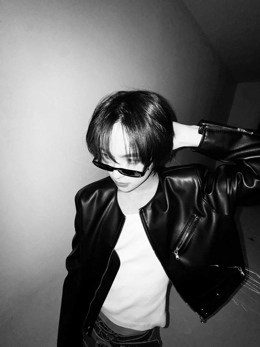 ᶜʳᵒᵖ tweet media