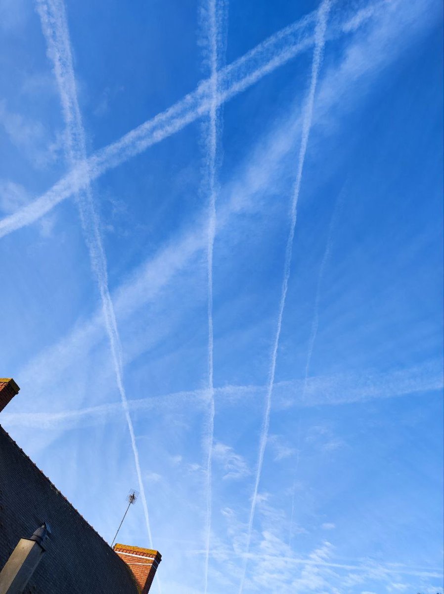 Dan__Stevens's tweet image. Chemical or Condensation. I really don’t care either-way.

Aviation-induced contrail cirrus is changing the climate. It represents one of the largest “non-CO₂ climate impacts” from aviation, often estimated to contribute a net warming effect through its radiative forcing