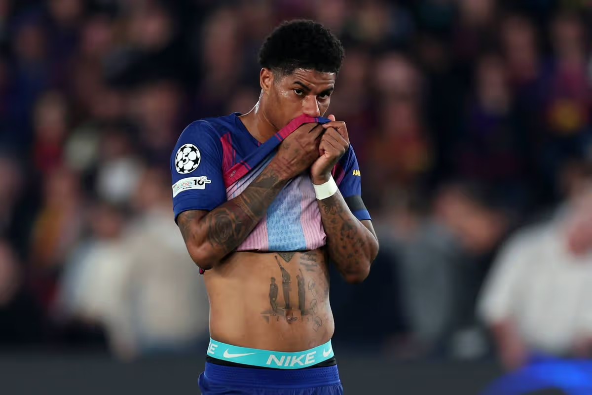 UnitedStandMUFC's tweet photo. 🚨 Fabrizio Romano on Man Utd's message to Barcelona regarding Marcus Rashford:

"Pay the €30m buy option clause or we can welcome Rashford back and decide - selling him to another club, or he STAYS. Depending on who's going to be the next manager." 🗣️ [@FabrizioRomano] #mufc https://t.co/NEj4hCJp3n