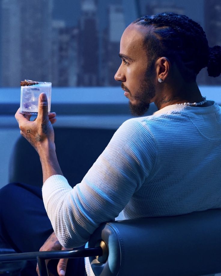 Hourly Lewis Hamilton tweet media