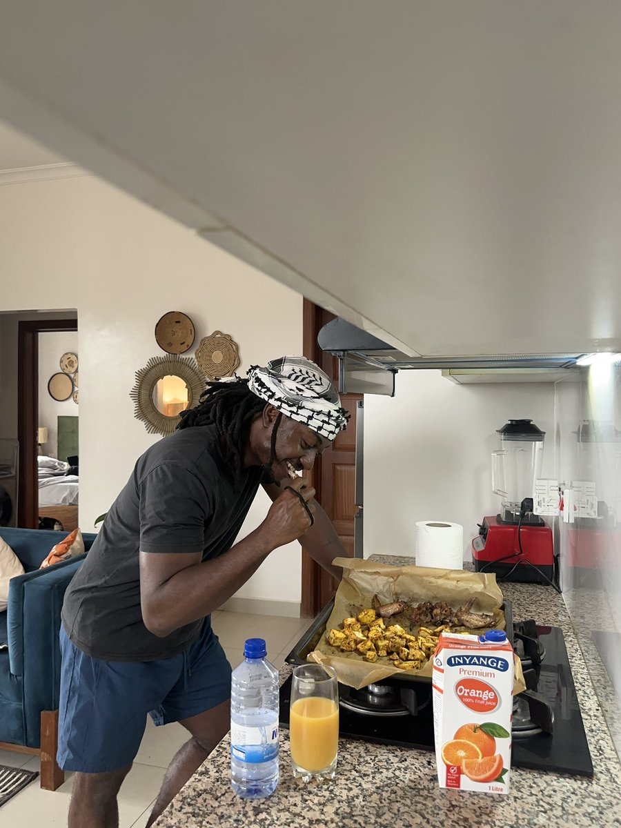 dreeals's tweet image. Favorite thing in 📍Kigali has to be the rain, and it rains a lot some times all through the year. 
Shots from morning vlog🫶🏾
Good morning ☀️