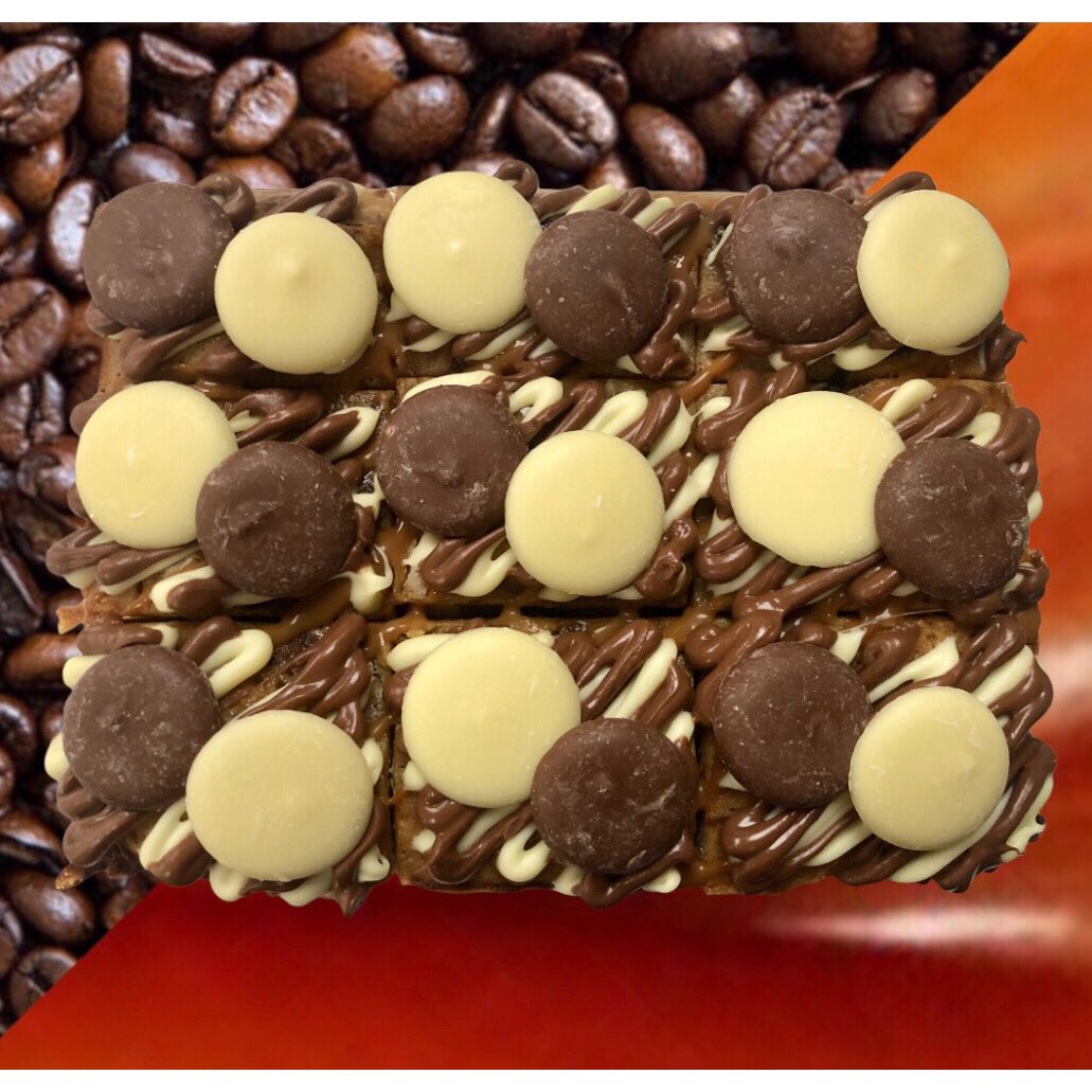 alwaystimefora's tweet image. Caramel latte blondie bites 😋 Great to enjoy with your brew or even share with friends and family when they pop round 😉 DM to order. #caramel #latte #blondie #yummy #coffee