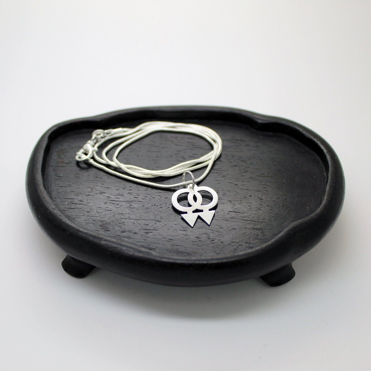 Plataica's tweet image. Colgante Símbolos Masculinos de plata 925

👉 bit.ly/3H9MdCG

#joyeríaartesanal #hechoamano #SilverJewelry #joyeríaCreativa #plata925 #envíogratis