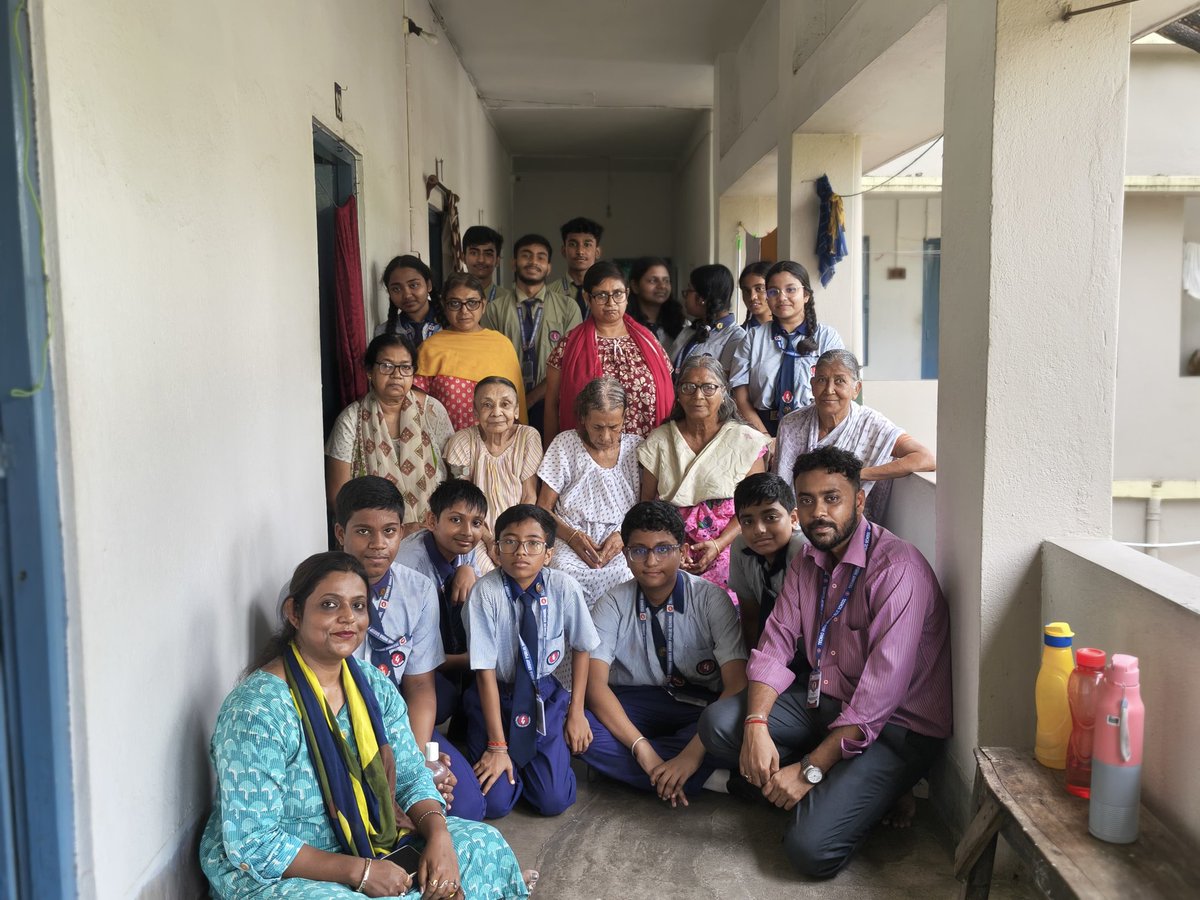 TNabagram's tweet photo. 🌼 Spreading smiles at Satyabharati!

Students of Techno India Group Public School, Nabagram embraced empathy through SEWA—learning the joy of giving and kindness beyond classrooms. 💛

Proud of our young changemakers! 🌟

#SEWA #JoyOfGiving #EmpathyInAction https://t.co/CmjVo0IFJd
