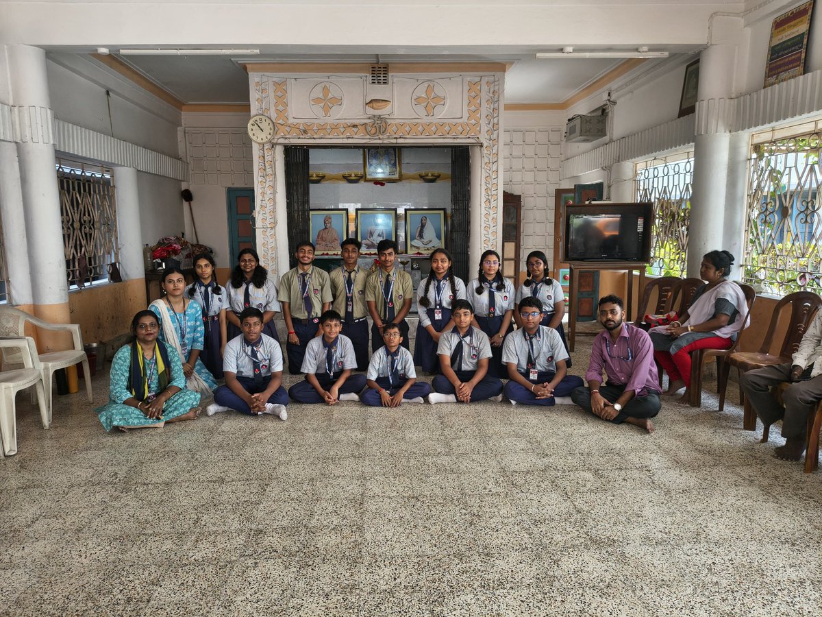 TNabagram's tweet photo. 🌼 Spreading smiles at Satyabharati!

Students of Techno India Group Public School, Nabagram embraced empathy through SEWA—learning the joy of giving and kindness beyond classrooms. 💛

Proud of our young changemakers! 🌟

#SEWA #JoyOfGiving #EmpathyInAction https://t.co/CmjVo0IFJd