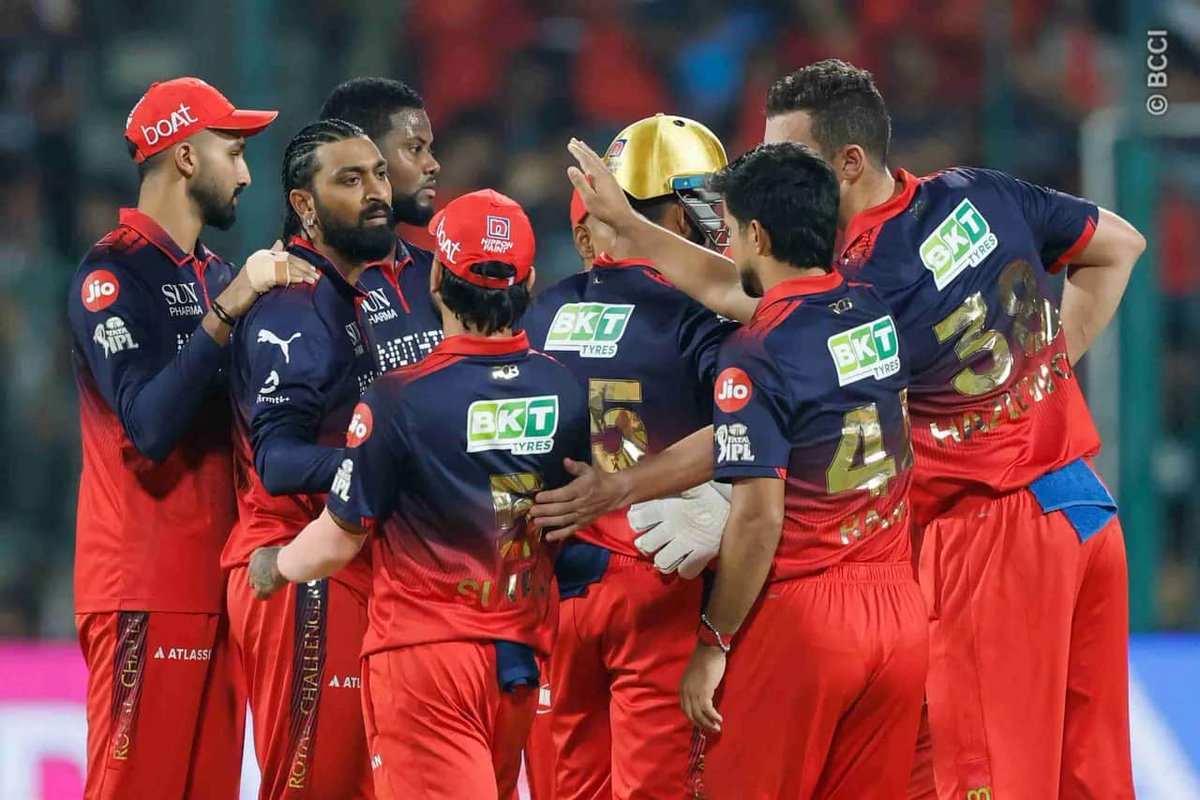 The CricHub tweet media